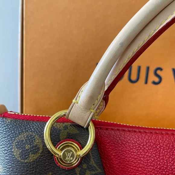 Authentic LV V Tote MM Rouge in Monogram With strap - Picture 6 of 15